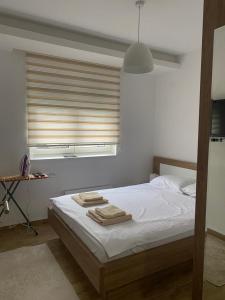 Ένα ή περισσότερα κρεβάτια σε δωμάτιο στο Apartman 13