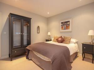 Ένα ή περισσότερα κρεβάτια σε δωμάτιο στο Flat 1, 32 Newcomen Road