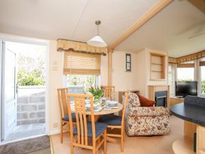 Posezení v ubytování Bryn Hyfryd Caravan