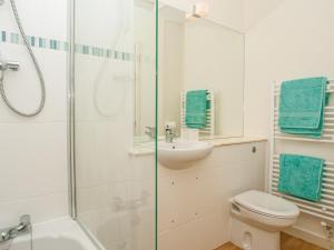 Un baño de 4 Dartview