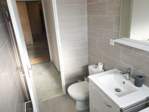 Bathroom sa Beautiful T1 with sea view