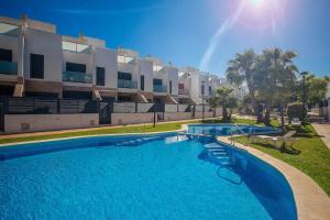 Swimming pool sa o malapit sa Chalet Alcocebre Residencial Dulcinea