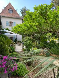 Κήπος έξω από το Les jardins de Gaston