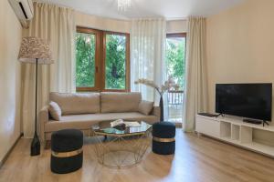 אזור ישיבה ב-МareliS Luxe Port Apartment