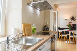 Kuchyňa alebo kuchynka v ubytovaní Apartman Lussi