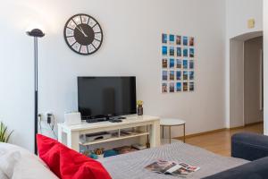 Televízia a/alebo spoločenská miestnosť v ubytovaní Apartman Lussi