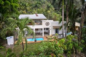 Bazén v ubytování Villa Ananda nebo v jeho okolí