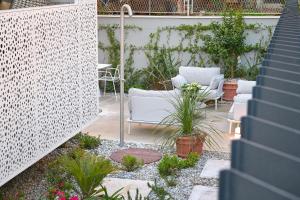 Luxury Apartments Villa Mala Split外面的花园