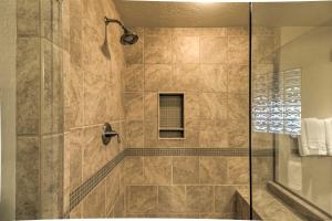 Vannituba majutusasutuses Expansive Bigfork Resort Retreat on Flathead Lake!
