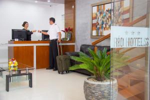 a man standing at a counter in a hotel lobby at VUELO 78 HOTEL in Tarapoto +27 photos