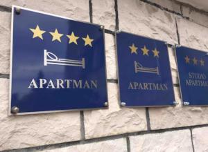 um sinal para a União Europeia numa parede em Apartments Bruno em Split