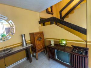 a living room with a tv and a mirror at Posada del Carmen in Zacatecas