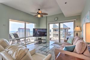 TV a/nebo společenská místnost v ubytování Sandestin Beach Resort Condo with Ocean Views!