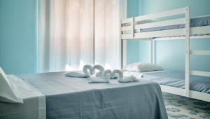 two towels on a bed with a bunk bed at B&B Margherita 2 in Marina di Camerota