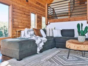 a living room with a couch and a table at Cozy Cabin Rental in Pine Mountain Club California in Frazier Park