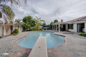 a swimming pool in the yard of a house at Cozy Hygge Home Centrally Located 2 King Beds in Bakersfield
