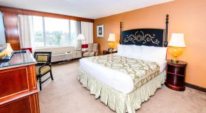 Postel nebo postele na pokoji v ubytování Metro Points Hotel Washington North + 25 fotografií