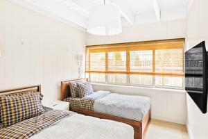 a bedroom with two beds and a window at White Sandstone in Amagansett