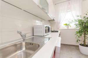Kuchyň nebo kuchyňský kout v ubytování Apartment Luka