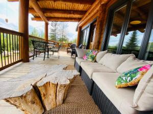 Balcone o terrazza di Artemis Log Cabin with Spa & Mountain View