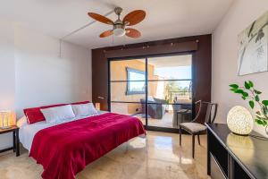 A bed or beds in a room at Apartamento Altea Nova Még 37 kép