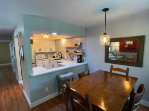 a kitchen and dining room with a wooden table and a dining room gmaxwell gmaxwell gmaxwell at Next to Lake, Pool, 10 Acre Park, 1 Mile to Town, Best Prices in Chelan