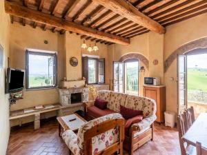 Gallery image of Luxurious Holiday Home with Hill view in Asciano Tuscany in Asciano
