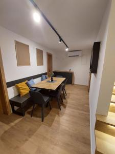 a dining room with a table and chairs at Casa Gray 2 in Koper