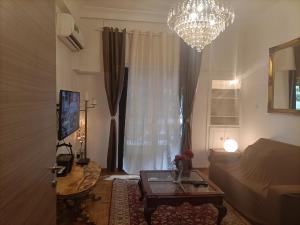 Televízia a/alebo spoločenská miestnosť v ubytovaní Elegant Apartment
