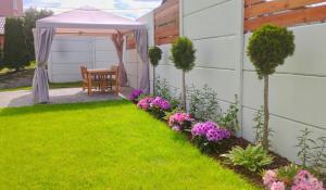 Ogród w obiekcie Apartamenty Amarel