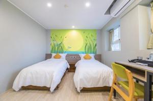 Un pat sau paturi într-o cameră la King Hot Spring Hotel