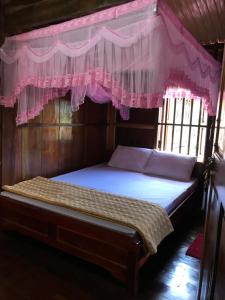 Кровать или кровати в номере Hoàng Quân Homestay