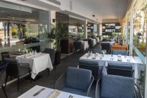 Casa Andina Premium Miraflores tesisinde bir restoran veya yemek mekanı