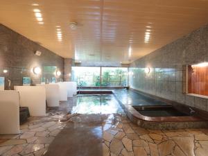 Kolam renang di atau di dekat Hotel Monarque Tottori