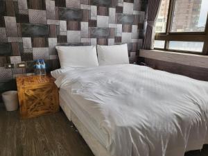 A bed or beds in a room at The Cole Hotel
