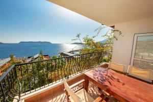 a balcony with a bench and a view of the water at Lantana Aparts in Kas