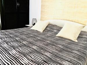 Postel nebo postele na pokoji v ubytování Zebra Apartments Hurghada center
