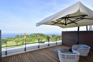 Un balcon sau o terasă la Kawana Hotel