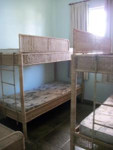a room with two bunk beds and a window at Apartamento Porto Bracuy Apartment in Angra dos Reis