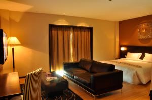 Postel nebo postele na pokoji v ubytování Tat Place Hotel + 37 fotografií