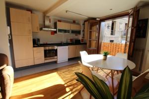 a kitchen with a table and a table and chairs at Monkeys House. in Vitoria-Gasteiz