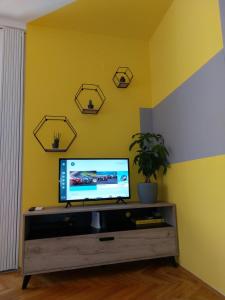 Μια τηλεόραση ή/και κέντρο ψυχαγωγίας στο KoKo apartman