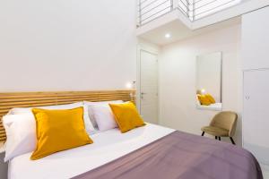 Llit o llits en una habitació de Appartamentino ai Quartieri Spagnoli by Wonderful Italy