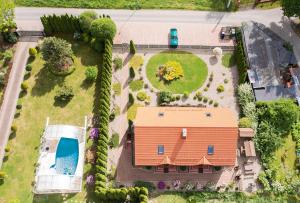 an overhead view of a house with an orange roof at JD Apartamenty - Klimatyzacja, basen, parking i wifi w cenie in Mysłakowice