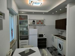 Zdjęcie z galerii obiektu Appartamento Mirabell, FRONTE SPIAGGIA, VISTA MARE CON PARCHEGGIO w Grado