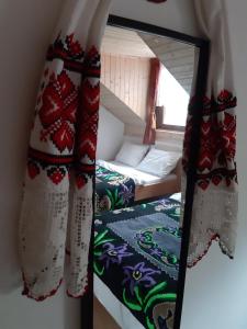 Двуетажно легло или двуетажни легла в стая в Casa Izbuc