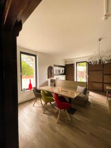 a living room with a wooden table and chairs at Hotel Kronenkurve in Bergkamen