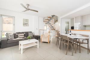 A kitchen or kitchenette at MEDANO4YOU La Terraza Los Martines