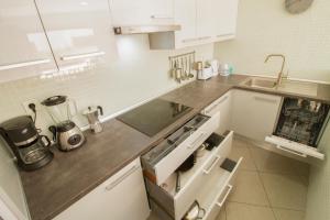A kitchen or kitchenette at MEDANO4YOU La Terraza Los Martines