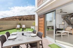 A balcony or terrace at MEDANO4YOU La Terraza Los Martines